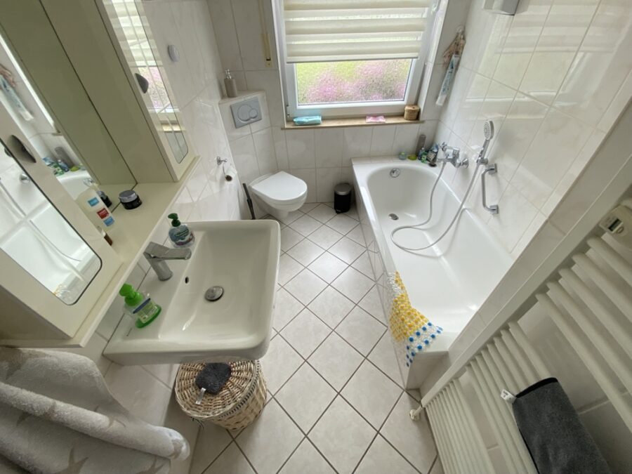 Naturnah & Grün - Ideal für Gartenliebhaber - ...mit Wanne und Fenster