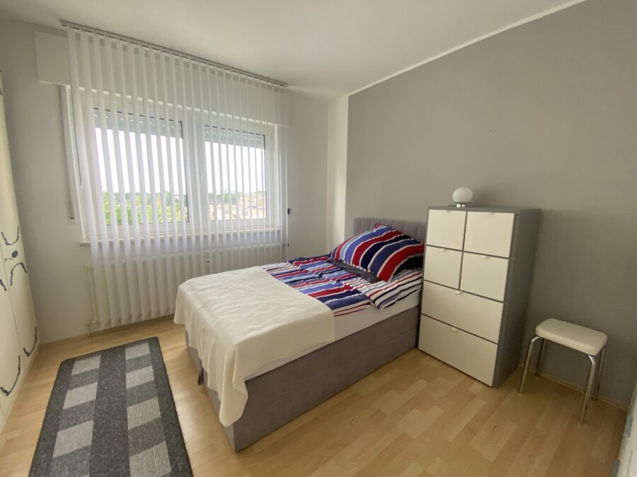 3-Zimmer-Wohnung – gut geschnitten und zentral gelegen - Schlafzimmer
