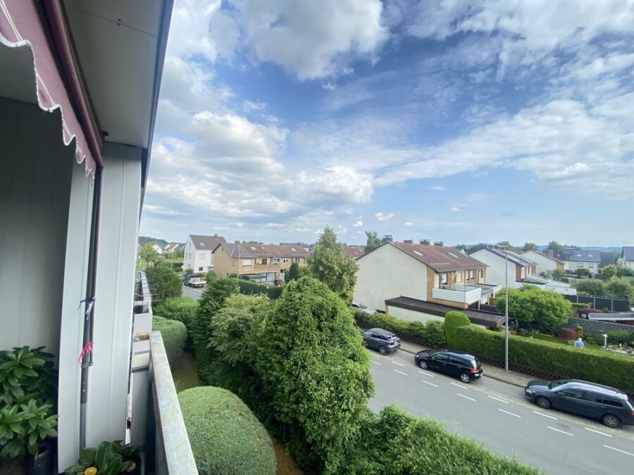 3-Zimmer-Wohnung – gut geschnitten und zentral gelegen - Balkonaussicht