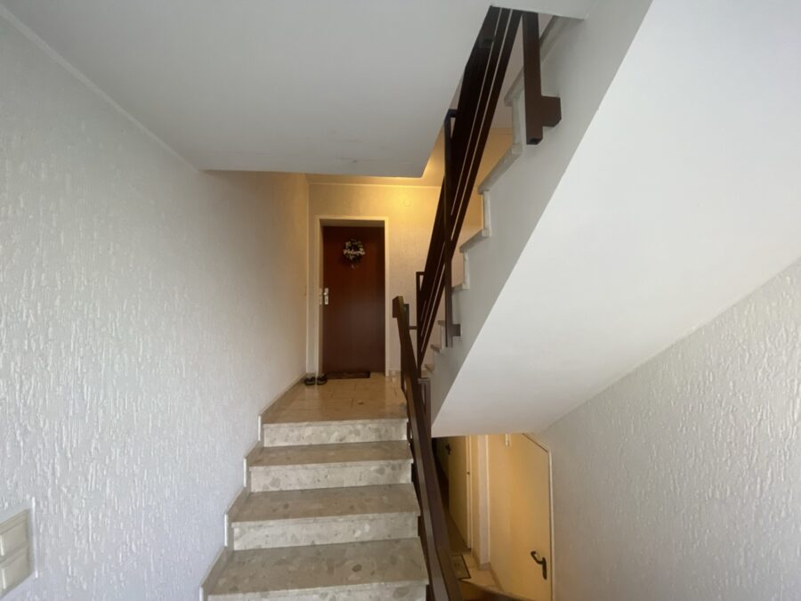 Sonne satt - helle 3-Zimmer-Wohnung in Bad Salzuflen - Treppenhaus