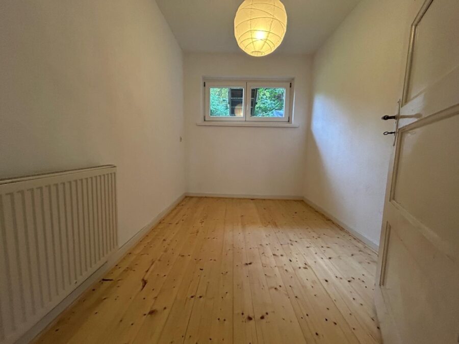 4-Zimmer-Altbauwohnung mit Terrasse und 450 m² eigenem Gartengrundstück - Büro oder Gästezimmer