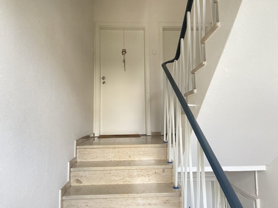 3-Zimmer-Wohnung - Einbauküche inklusive - Gepflegtes Treppenhaus