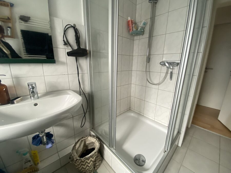 3-Zimmer-Wohnung - Einbauküche inklusive - ...und Dusche