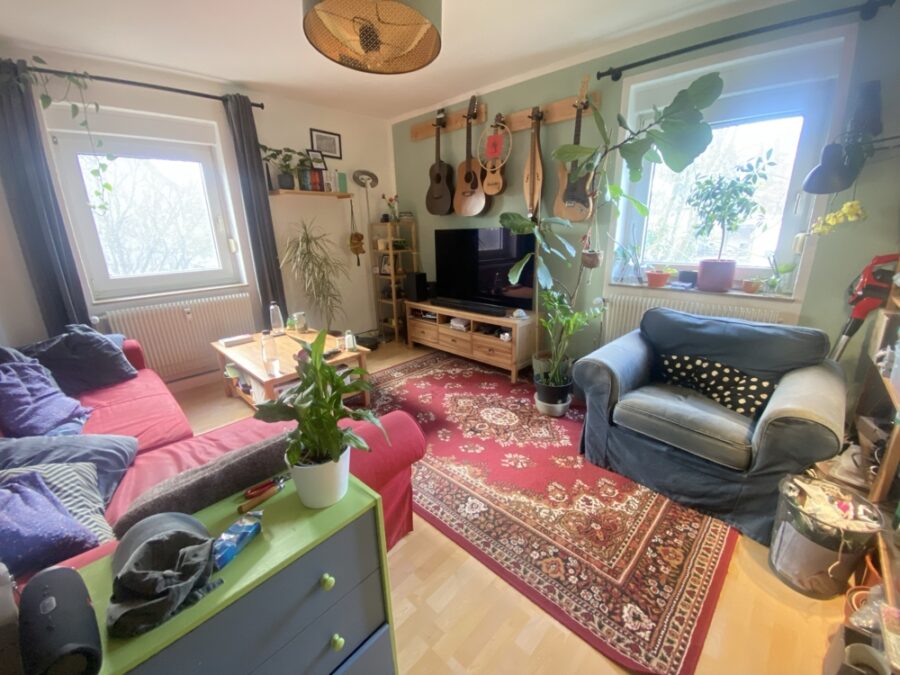 3-Zimmer-Wohnung - Einbauküche inklusive - Wohnzimmer