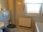 Renoviert - Einbauküche - PKW-Stellplatz - Balkon - Bad mit Badewanne und Dusche