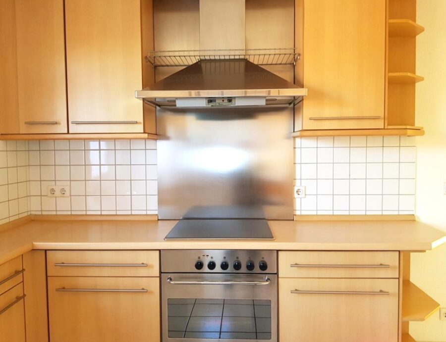Renoviert - Einbauküche - PKW-Stellplatz - Balkon - Einbauküche inklusive