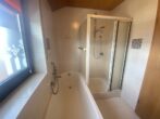 3-Zi-Wohnung + Dachterrasse für Sonnenanbeter - ...Dusche und Wanne