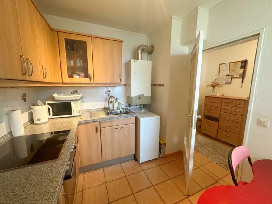 In Uni-Nähe: Wohnung mit Westloggia und Pkw-Stellplatz - Küche