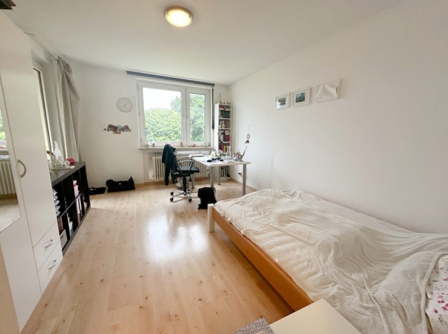 In Uni-Nähe: Wohnung mit Westloggia und Pkw-Stellplatz - Zimmer 2