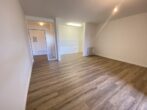 Renovierte SINGLE-Wohnung mit Loggia - Wohnzimmer/offene Küche