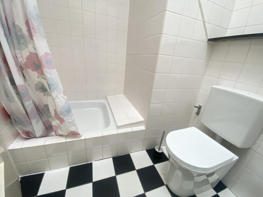 Neues aus dem Westen: Optimal WG geeignet - ... Dusche und Oberlicht