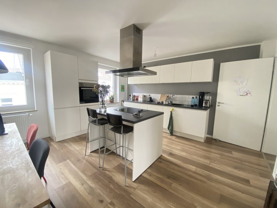 Zentral - modern - komfortabel - Kochinsel