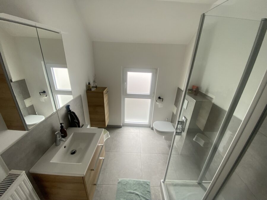 Zentral - modern - komfortabel - Begehbare Dusche