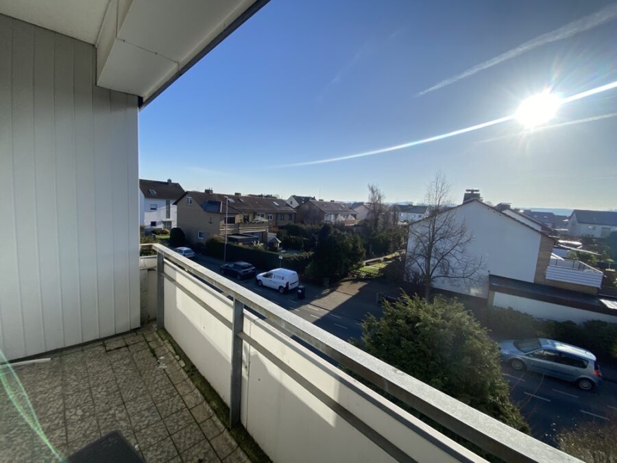 Helle 66 m² Dachgeschosswohnung in Heepen - Loggia mit...