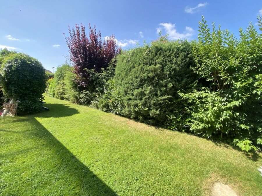 Familienoase in ruhiger Siedlungslage - Traumhafter Garten