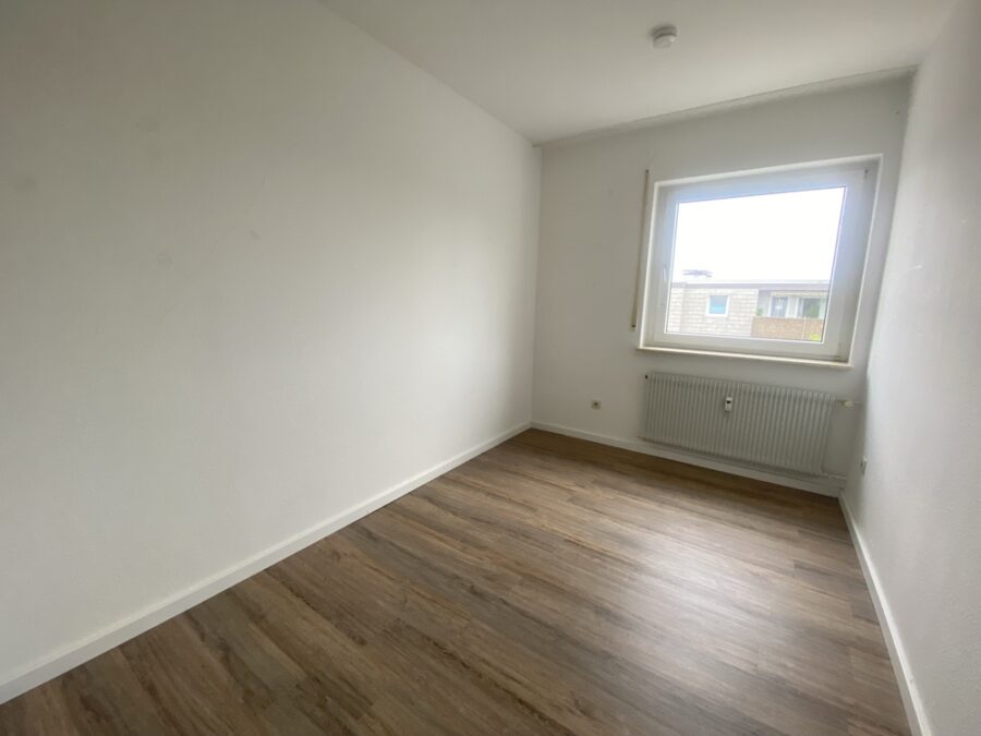 Singles - 2-Zimmer-Wohnung - Balkon – bezugsfrei - Schlafzimmer