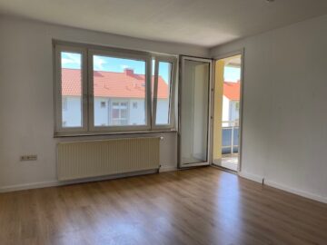 Renovierte 3-Zimmer-Wohnung mit Südloggia – bezugsfrei, 33611 Bielefeld, Dachgeschosswohnung