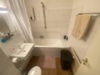 Modernes Singles-Apartment mit Extras! - Weißes Badezimmer
