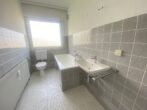Erstbezug nach Renovierung - sofort bezugsfrei - Badezimmer mit...